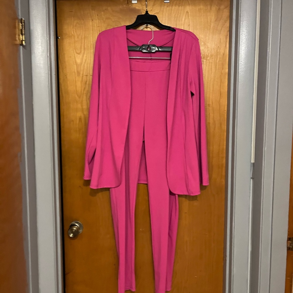 Chic Bubblegum Women's Pink Pantsuit Set